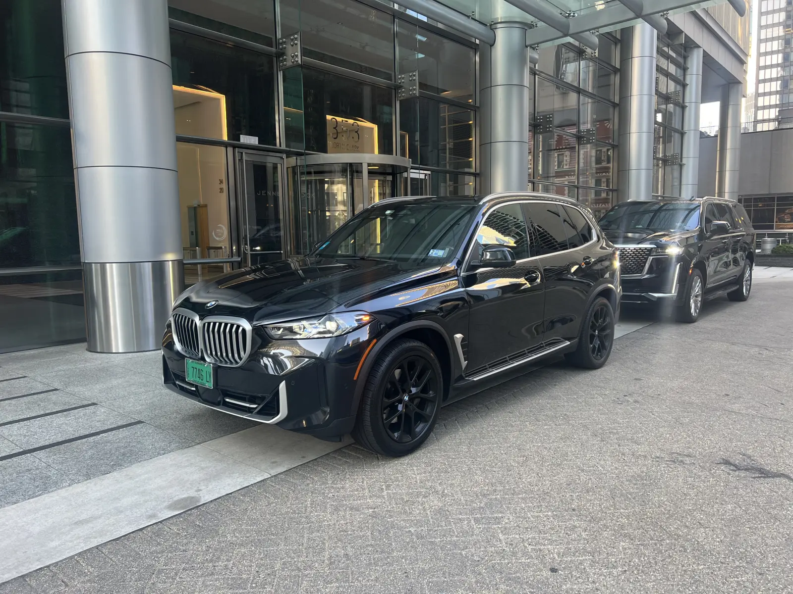 Full Size SUV class – Volantis Limousine Services – Naperville limo service